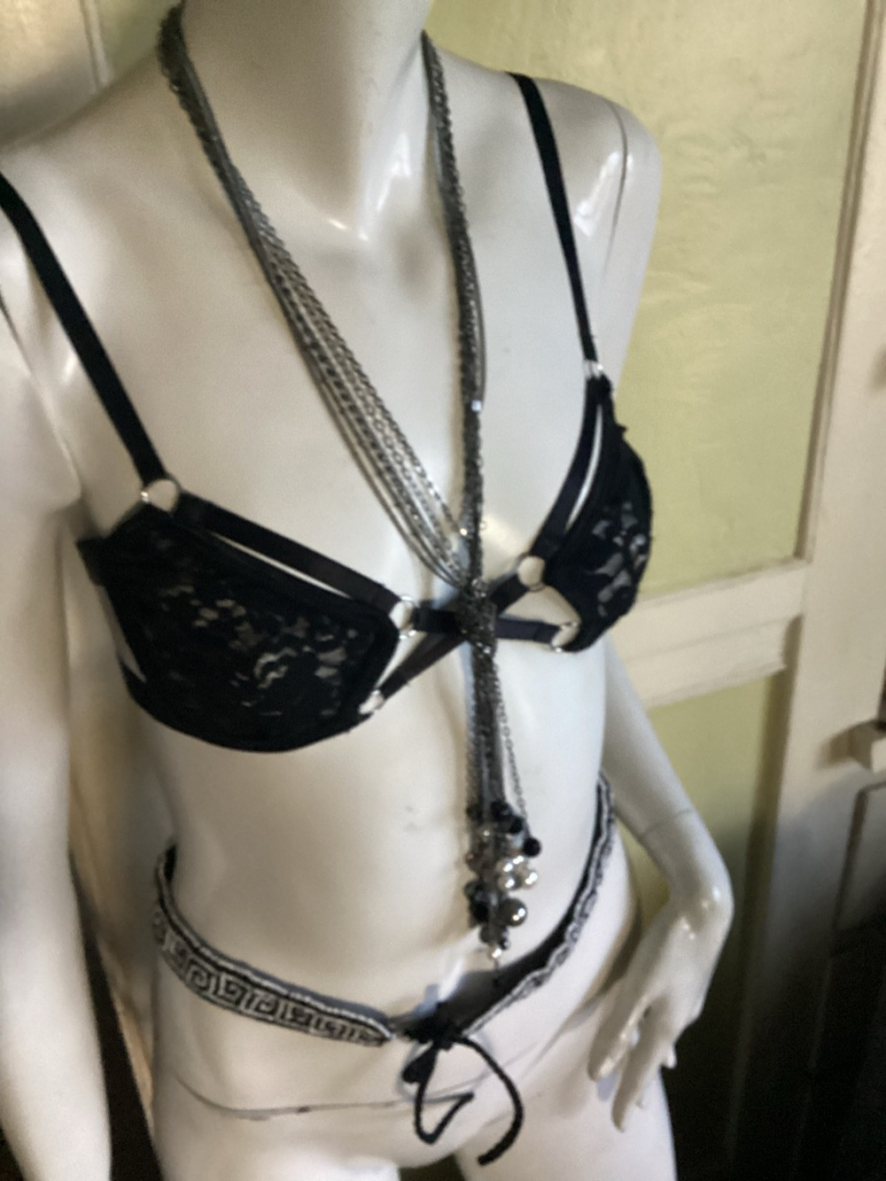 Lariat style necklace